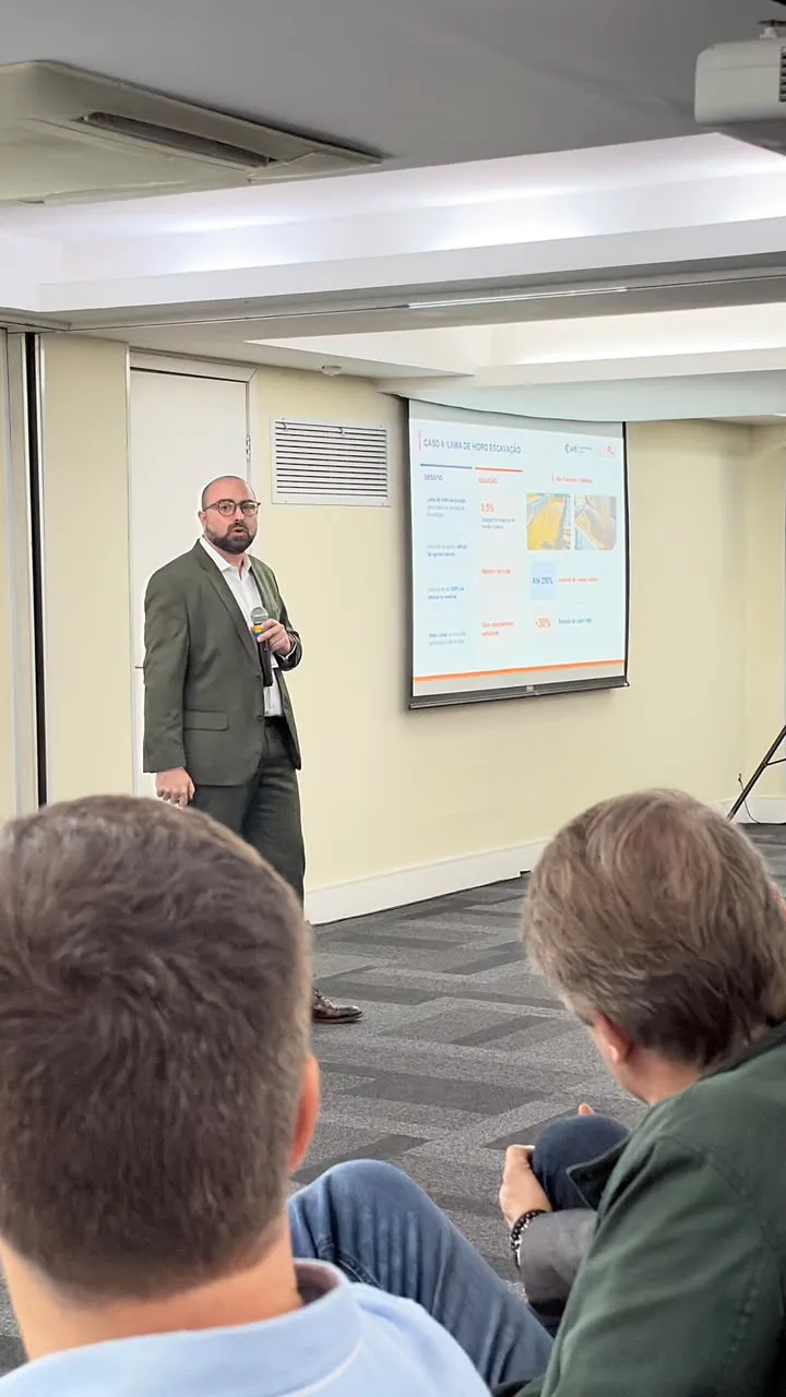 Laurent Serra, MetaFLO Technologies' Chief Scientist, presenting an infrastructure waste solidification case study at the CBT Business Breakfast in São Paulo.